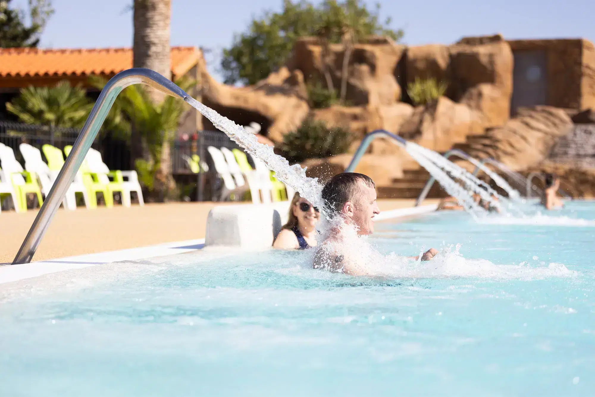 camping cala gogo a saint cyprien mit schwimmbädern mit wasserdüsen